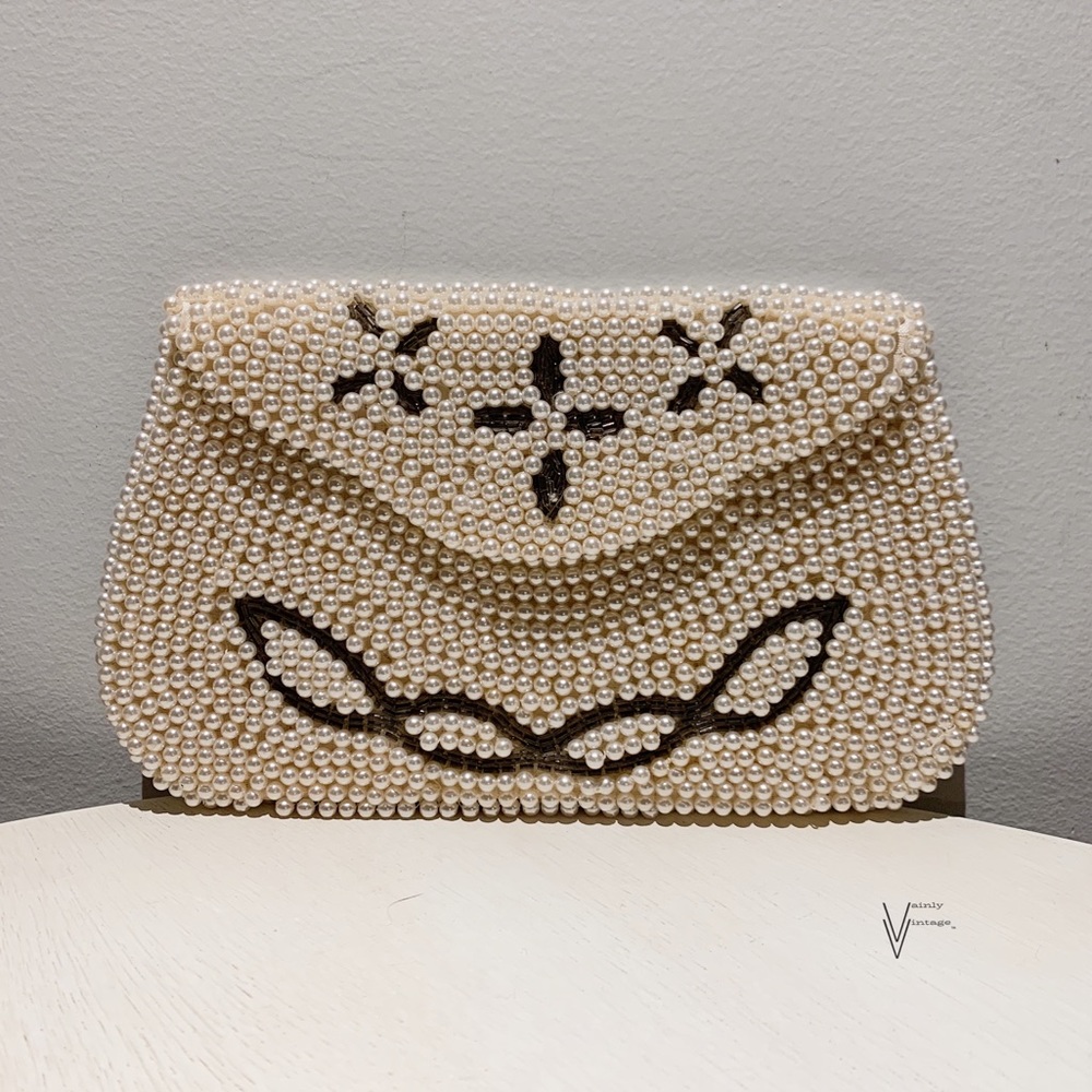 Vintage 50s Made in Japan Off White Hand Made Seed Bead Clutch w/ Bronze Floral